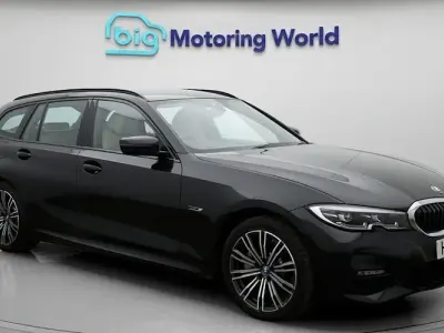 Begagnad BMW 330e M Sport 292 HK (214 kW) 2021 Svart Kombi