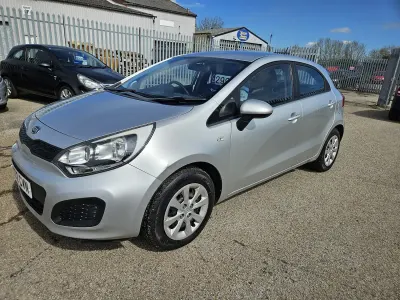 Used Kia Rio 75 HP (55 kW) 2012 Silver Hatchback