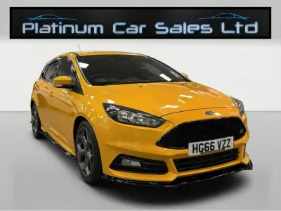 Used Ford Focus ST 185 HP (136 kW) 2017 Yellow Hatchback