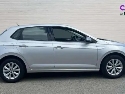Used VW Polo SE 95 HP (69 kW) 2018 Reflex silver metallic Hatchback