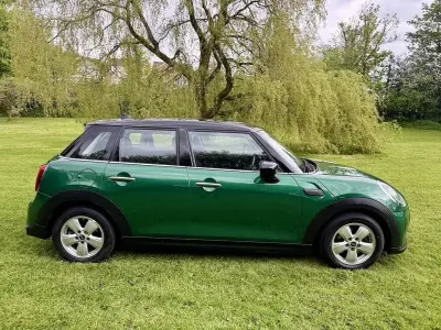 Usado Mini Cooper Classic 136 CV (100 kW) 2022 Verde Utilitario