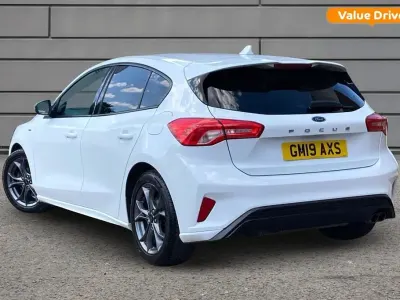 Used Ford Focus ST-Line 125 HP (91 kW) 2019 White Hatchback