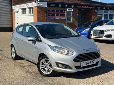 Second-hand Ford Fiesta Zetec 82 CP (60 kW) 2014 Argintiu Hatchback