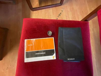 Used Renault Captur Dynamique 90 HP (66 kW) 2014 Black/cream SUV