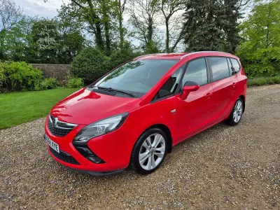 Used Vauxhall Zafira Tourer SRi 165 HP (121 kW) 2014 Red MPV