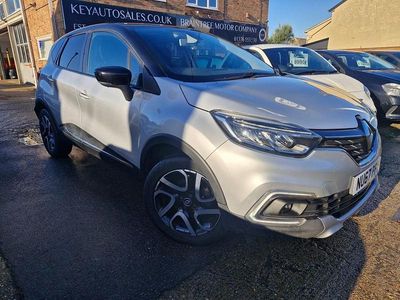 Silver/black Used 2017 Renault Captur Dynamique SUV | £8,495 (A bit pricey)