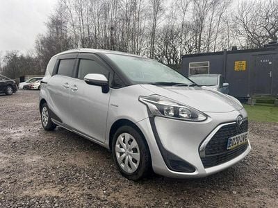 Usado Toyota Sienta 2026 Plateado Monovolumen