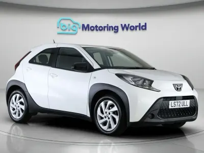 Used Toyota Aygo X PURE 71 HP (52 kW) 2022 White SUV