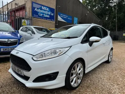 Used Ford Fiesta Zetec 93 HP (68 kW) 2016 White Hatchback