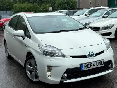 Used Toyota Prius 2015 White Hatchback