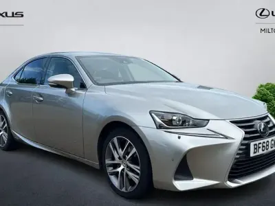 Used Lexus IS300h 223 HP (164 kW) 2018 Sedan