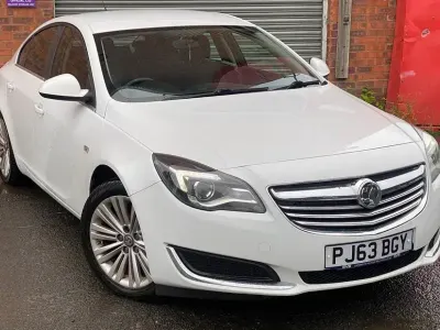 Used Vauxhall Insignia S 163 HP (119 kW) 2013 White Hatchback