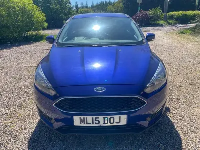 Second-hand Ford Focus Zetec 2015 Albastru Hatchback