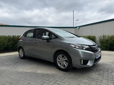 Używany Honda Jazz SE 102 KM (75 kW) 2017 Srebrny Hatchback