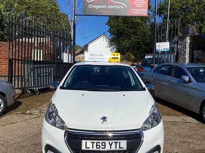White Used 2019 Peugeot 208 Signature Sky Hatchback | £5,995 (Good price)