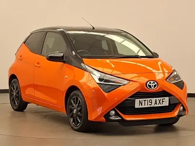 Used Toyota Aygo X-cite 72 HP (52 kW) 2019 Orange Hatchback