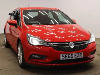 Używany Vauxhall Astra SRi 105 KM (77 kW) 2016 Czerwony Hatchback