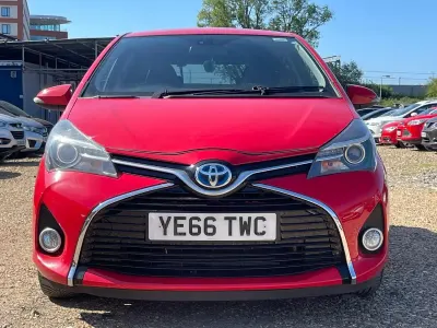 Used Toyota Yaris Hybrid 2016 Red Hatchback