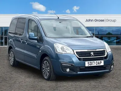 Used Peugeot TePee Allure 100 HP (73 kW) 2017 Blue MPV