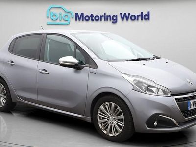 Used Peugeot 208 Signature Sky 82 HP (60 kW) 2019 Grey Hatchback