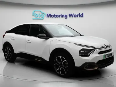 Begagnad Citroën e-C4 100 kW (136 HK) 2023 Halvkombi
