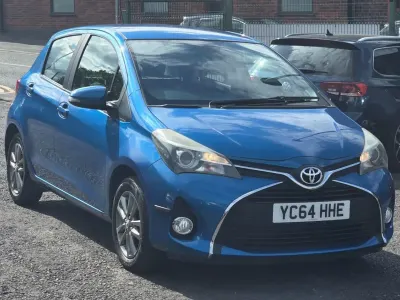 Używany Toyota Yaris 99 KM (72 kW) 2014 Niebieski Hatchback