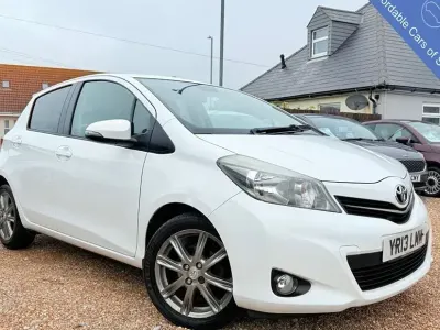 Used Toyota Yaris SR 101 HP (74 kW) 2013 White Hatchback