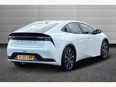 Used Toyota Prius 223 HP (164 kW) 2025 White Hatchback