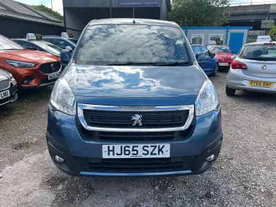 Usado Peugeot TePee Active 100 HP (73 kW) 2015 Azul Monovolume