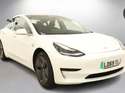 Used Tesla Model 3 Standard Range Plus 239 kW (325 HP) 2019 White Sedan