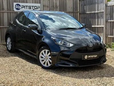 Second-hand Toyota Yaris Hybrid 116 CP (85 kW) 2022 Negru Hatchback