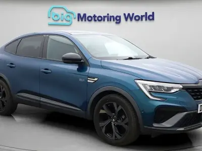 Begagnad Renault Arkana Engineered 145 HK (106 kW) 2023 Blå SUV