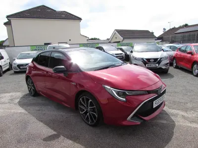 Used Toyota Corolla 122 HP (89 kW) 2019 Red Hatchback