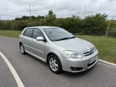 Used Toyota Corolla 97 HP (71 kW) 2006 Silver Hatchback