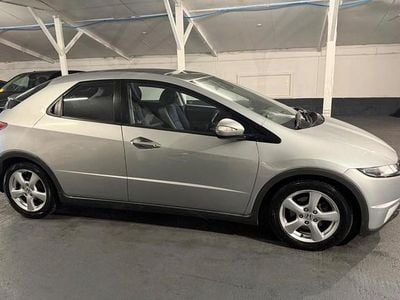 Begagnad Honda Civic ES 140 HK (102 kW) 2009 Silver Halvkombi
