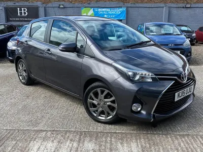 Used Toyota Yaris 99 HP (72 kW) 2015 Grey Hatchback