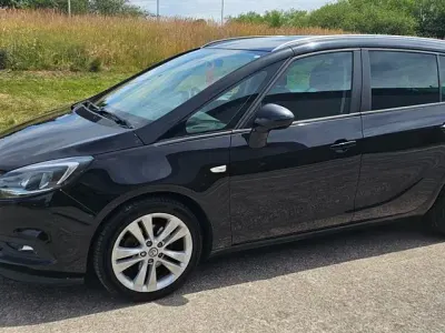 Used Vauxhall Zafira Tourer SRi 2017 Metallic black MPV