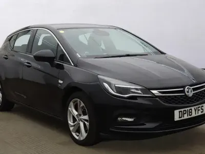 Used Vauxhall Astra SRi 105 HP (77 kW) 2018 Black Hatchback