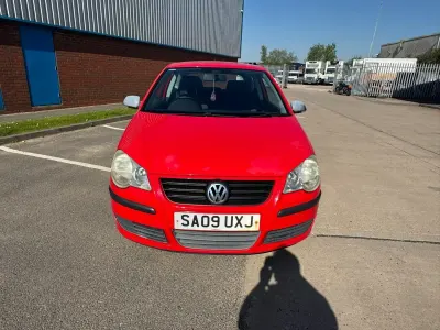 Begagnad VW Polo 2009 Röd Halvkombi