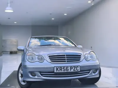 Käytetty Mercedes C180 Avantgarde 143 HP (105 kW) 2007 Hopea Sedan