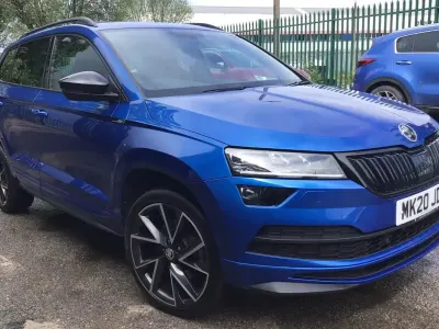 Usado Skoda Karoq SportLine 150 HP (110 kW) 2020 Azul SUV
