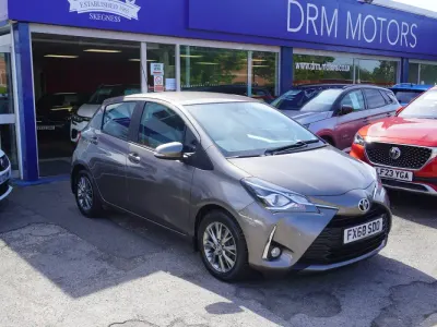 Używany Toyota Yaris 111 KM (81 kW) 2018 Brązowy Hatchback