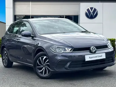 Begagnad VW Polo Life 95 HK (69 kW) 2023 Grå Halvkombi