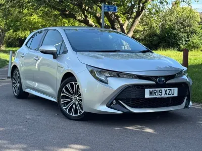 Used Toyota Corolla Design 122 HP (89 kW) 2019 Silver Hatchback