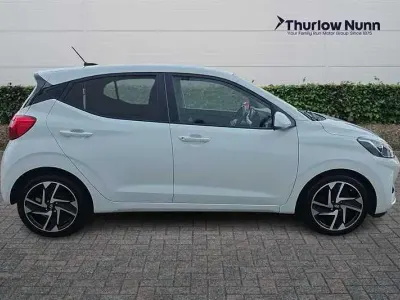 Begagnad Hyundai i10 Premium 67 HK (49 kW) 2020 Vit Halvkombi
