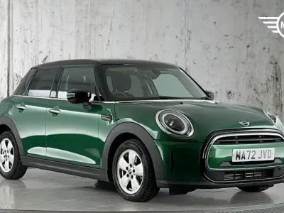 Gebraucht Mini Cooper Classic 134 PS (98 kW) 2022 Grün Kleinwagen