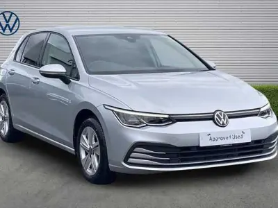 Używany VW Golf VIII Life 150 KM (110 kW) 2023 Srebrny Hatchback