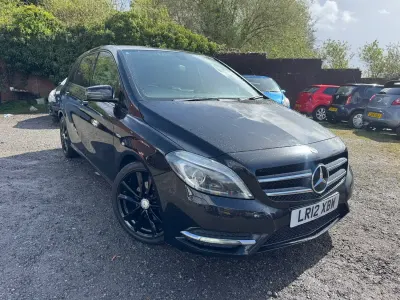 Begagnad Mercedes B180 109 HK (80 kW) 2012 Svart Minibuss
