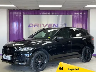 Begagnad Jaguar F-Pace Chequered Flag 180 HK (132 kW) 2020 Svart SUV