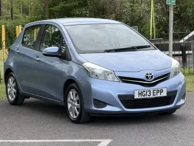 Begagnad Toyota Yaris 99 HK (72 kW) 2013 Blå Halvkombi